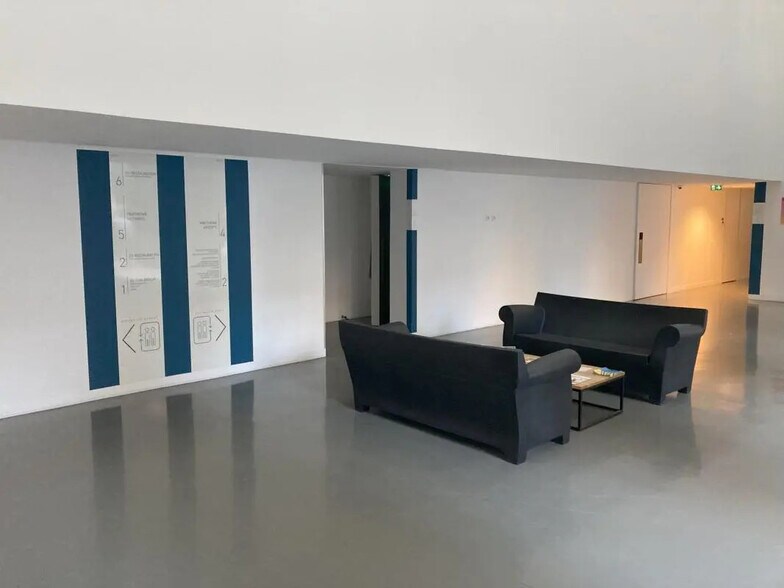 Office in Nantes for lease - Interior Photo - Image 2 of 9
