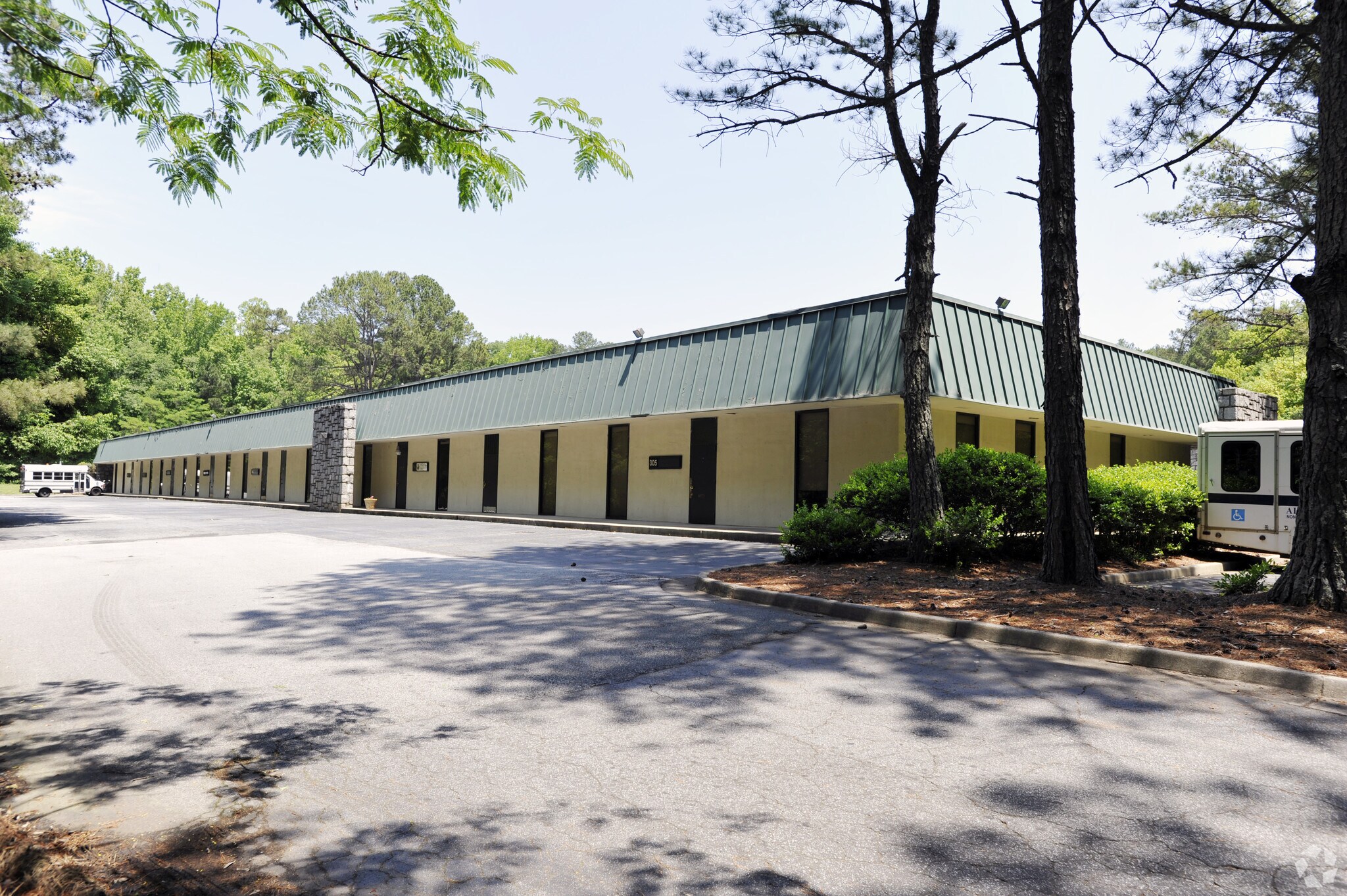 3480 Greenbriar Pky SW, Atlanta, GA for sale Primary Photo- Image 1 of 1