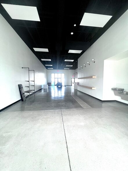 2440 S Main St, Woods Cross, UT for lease - Interior Photo - Image 3 of 9