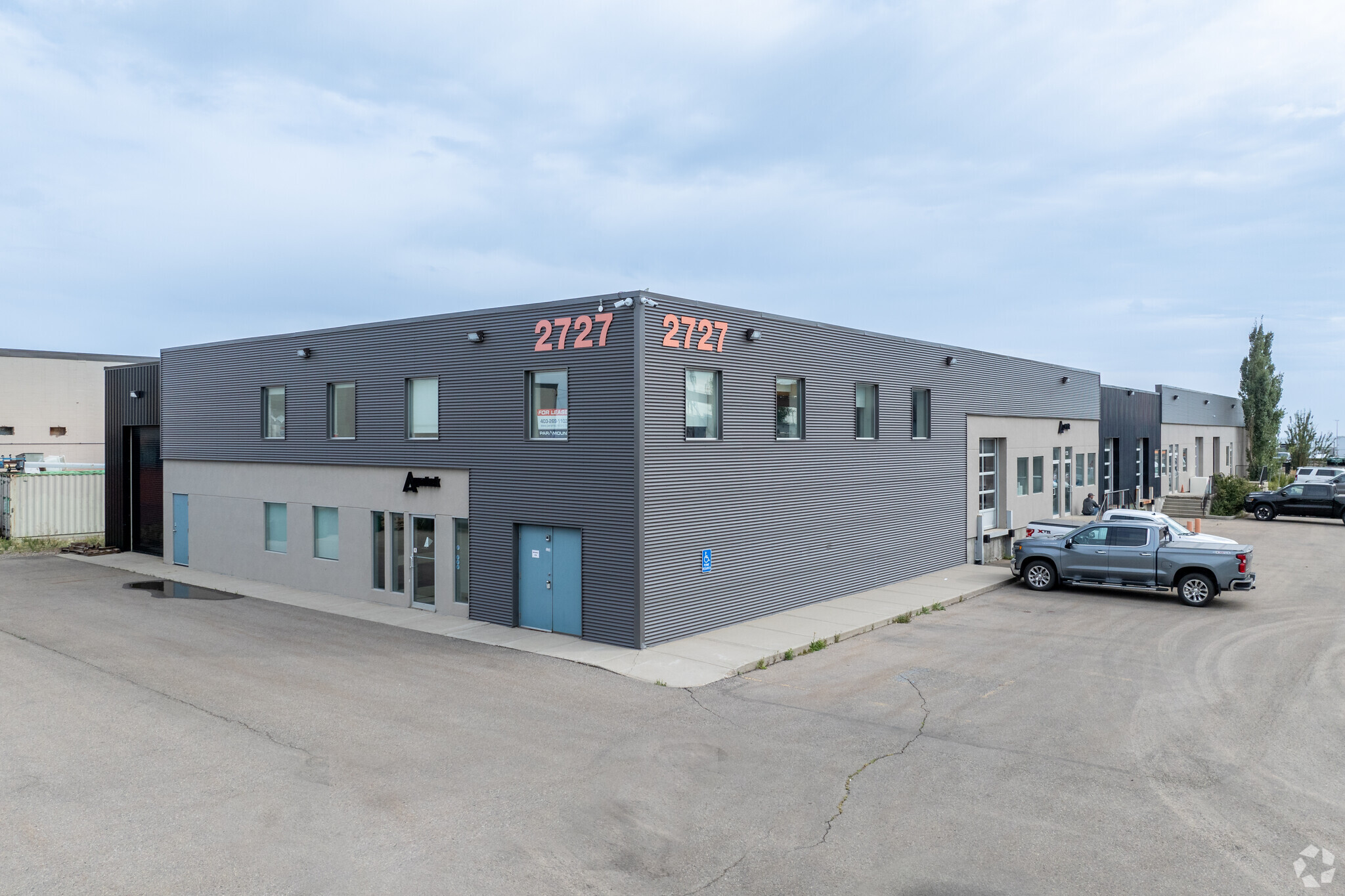 2727-2755 Centre Ave SE, Calgary, AB for lease Primary Photo- Image 1 of 3