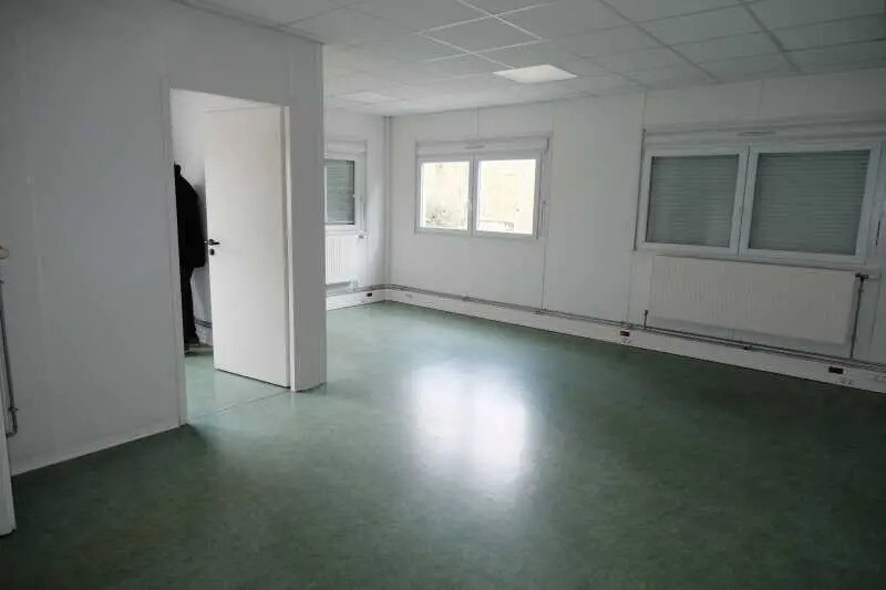 Office in Harly for lease - Building Photo - Image 3 of 5