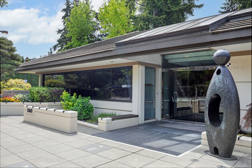 10801 Main St, Bellevue, WA for lease - Building Photo - Image 3 of 8