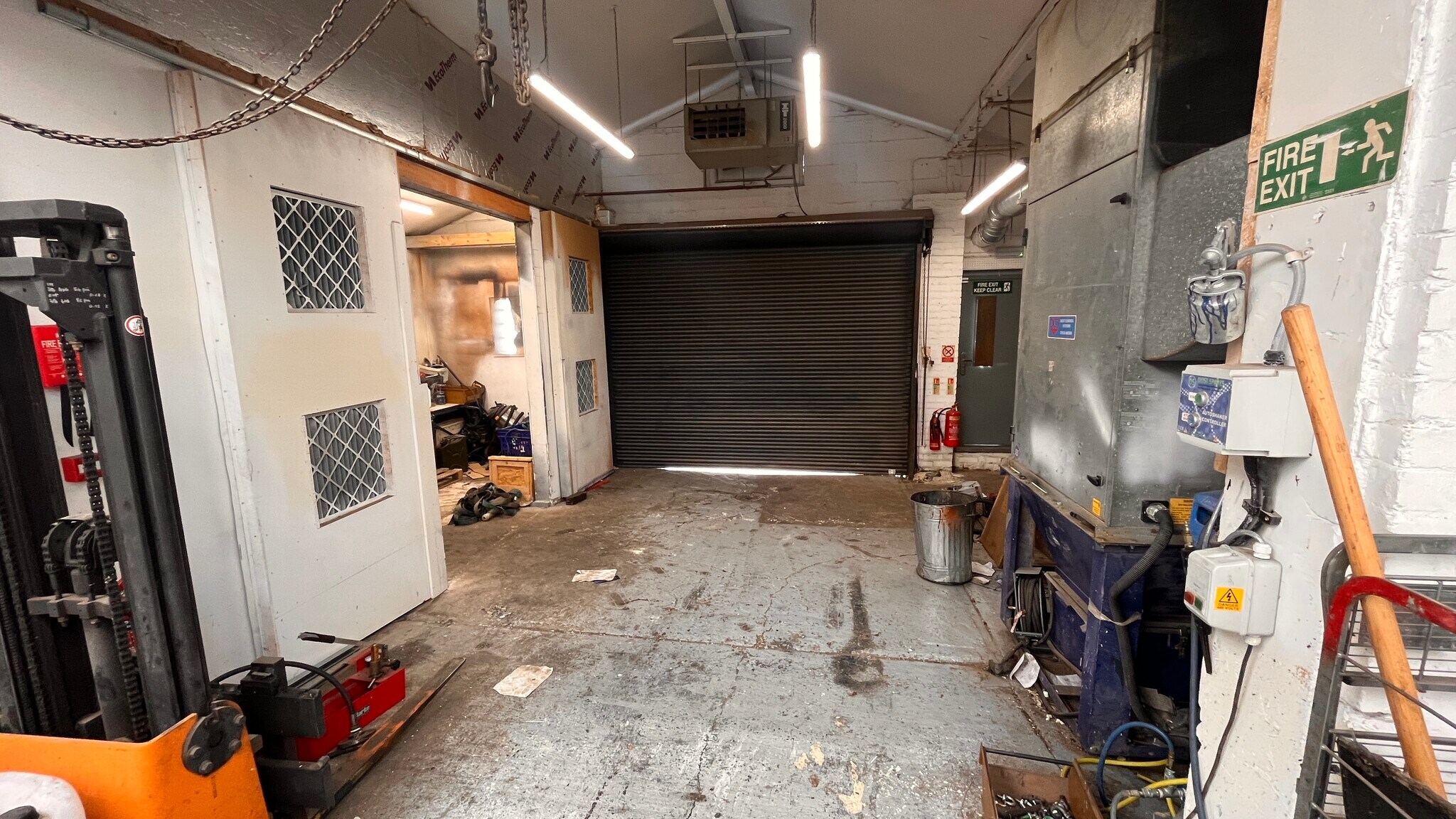 Bowlers Croft, Basildon for lease Interior Photo- Image 1 of 8