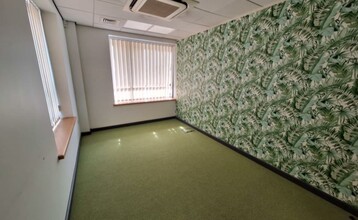 Grenadier Rd, Exeter for lease Interior Photo- Image 2 of 7