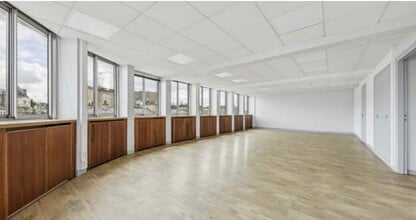 43 Rue De Naples, Paris for lease Interior Photo- Image 2 of 10