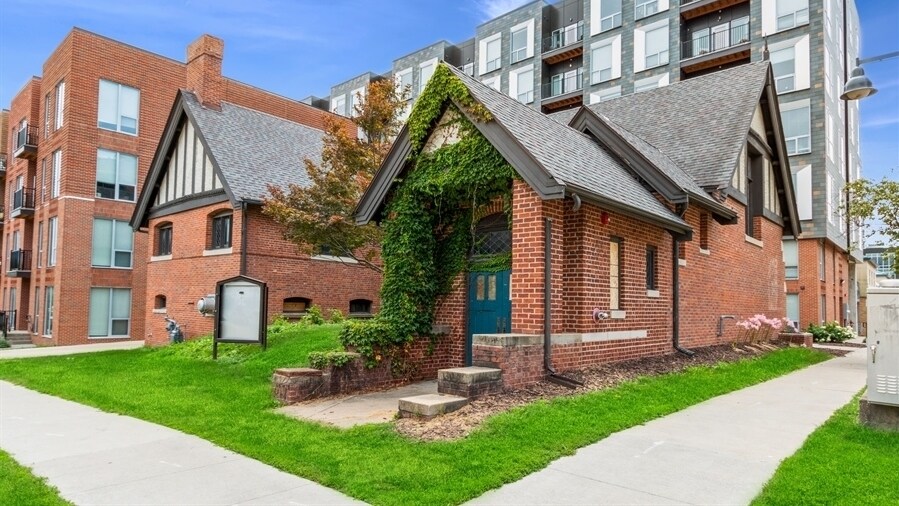 10 S Gilbert St, Iowa City, IA 52240