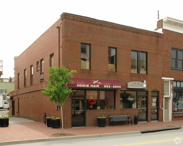 217-323 N Main St, Blacksburg, VA for lease - Primary Photo - Image 1 of 5