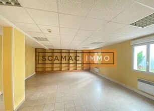 Office in Fontenay-Trésigny for lease Building Photo- Image 1 of 1