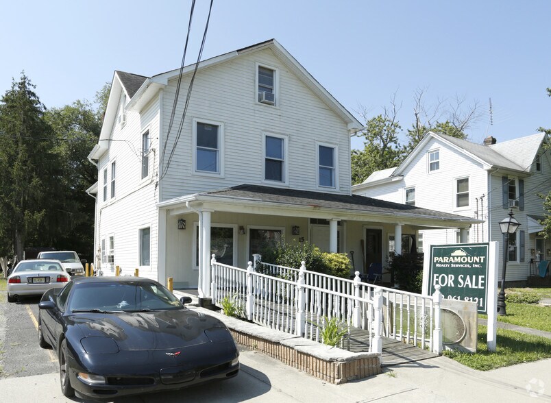 15 Water St, Englishtown, NJ 07726