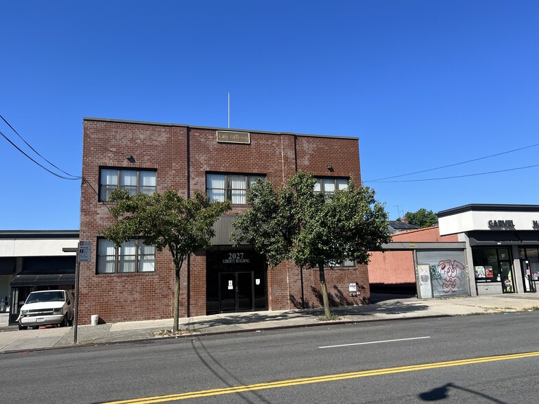 2027 Williamsbridge Rd, Bronx, NY for sale - Building Photo - Image 1 of 1