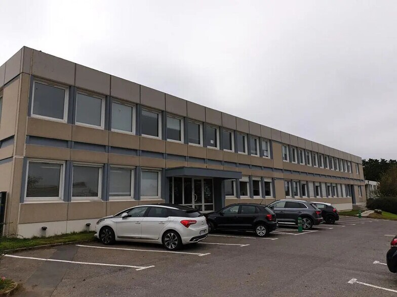 Office in Gouesnou for lease - Building Photo - Image 3 of 4