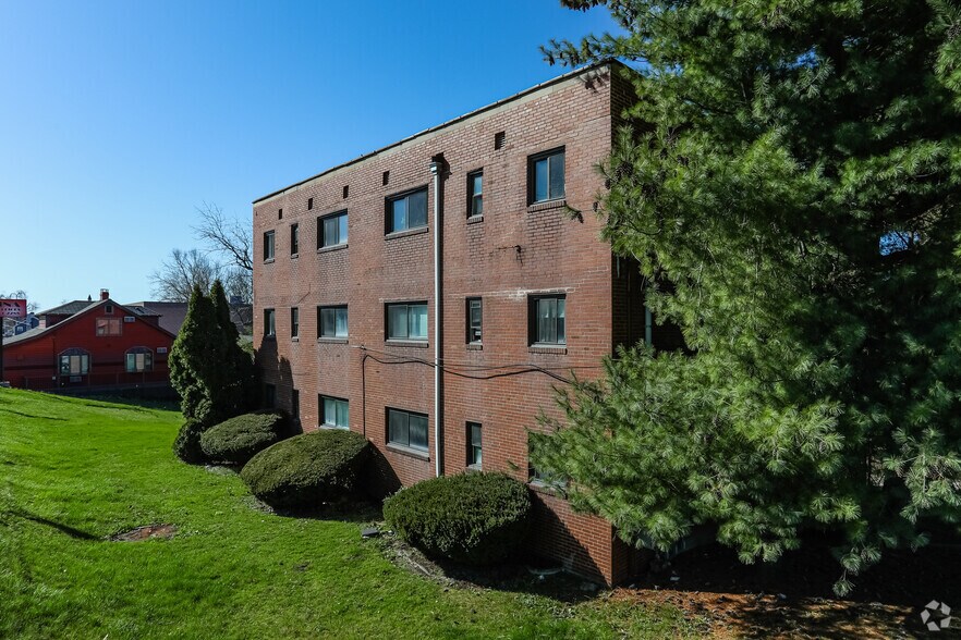 1 Glen Elm Dr, Pittsburgh, PA for sale - Building Photo - Image 2 of 6