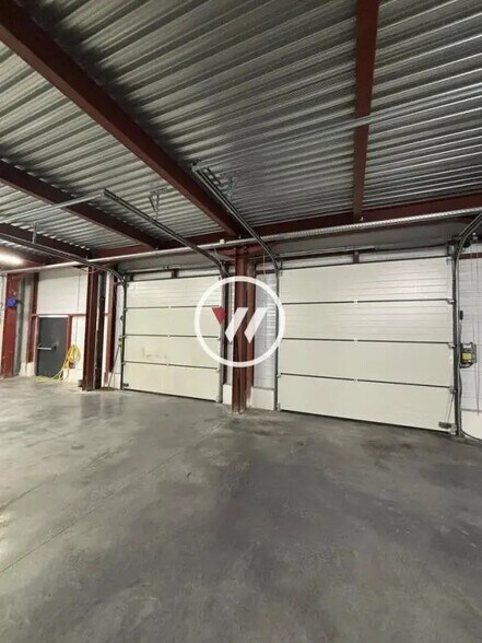 Office in Marseille for lease - Interior Photo - Image 3 of 7