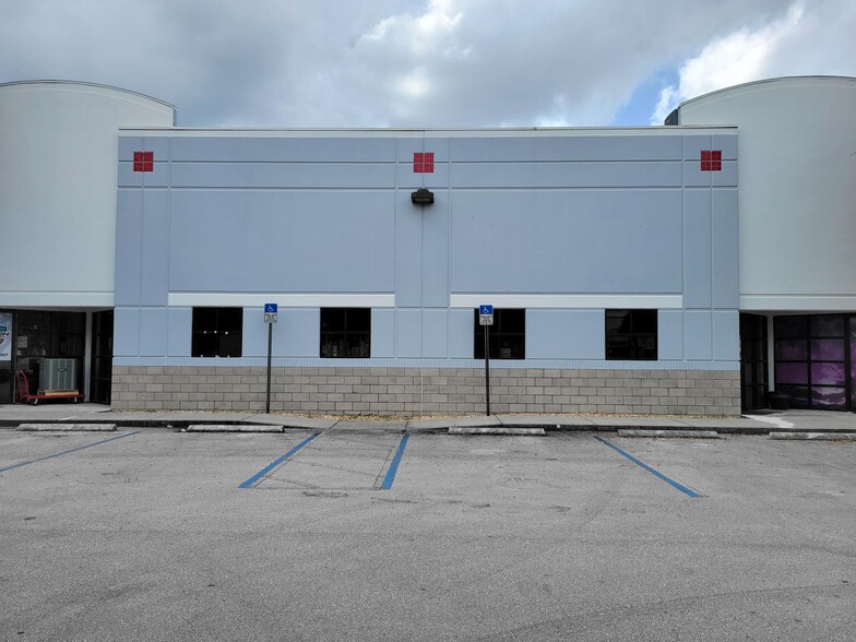 5565 Lee St, Lehigh Acres, FL for lease - Building Photo - Image 2 of 3