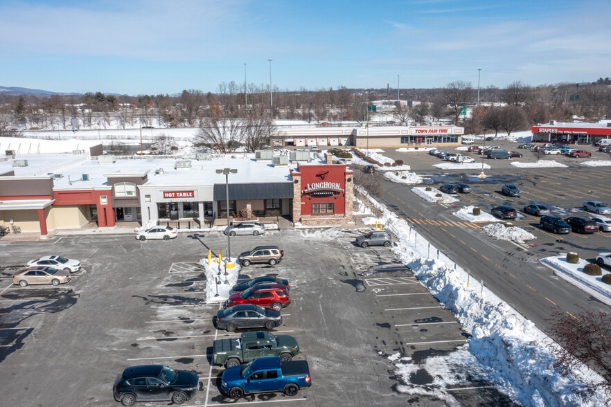 1105-1119 Riverdale St, West Springfield, MA for lease - Building Photo - Image 2 of 7