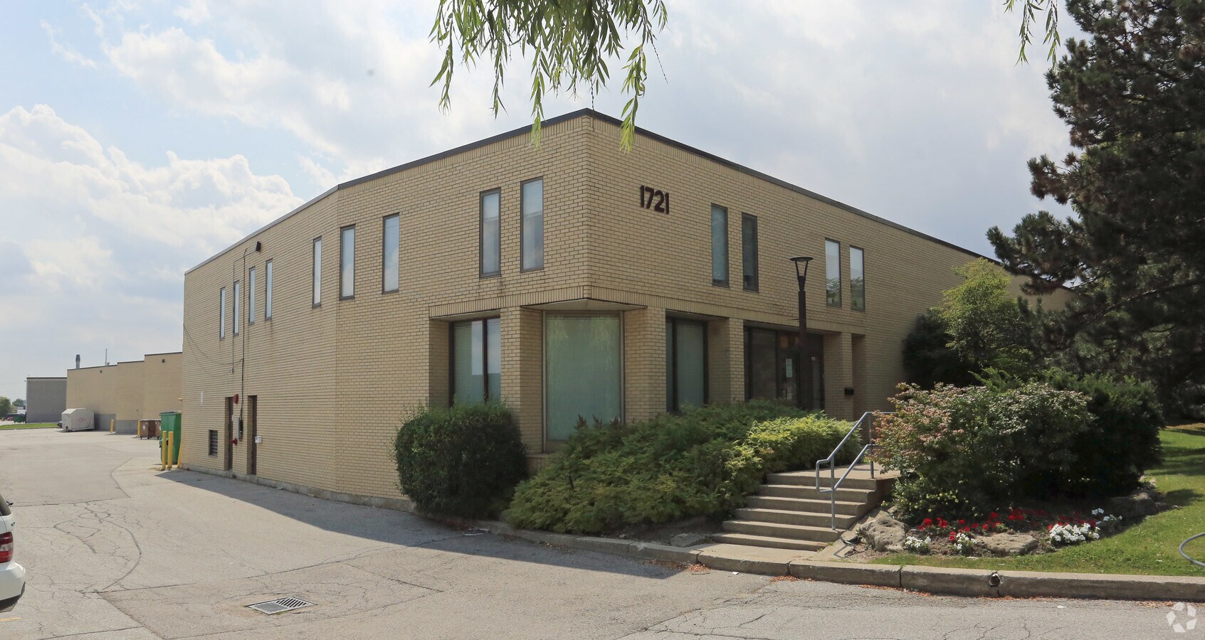 16251633 Flint Rd, Toronto, ON M3J 2J6