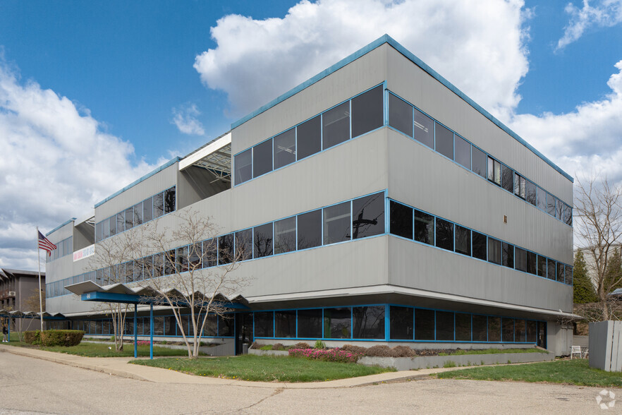 4240 Airport Rd, Cincinnati, OH for lease - Primary Photo - Image 1 of 4