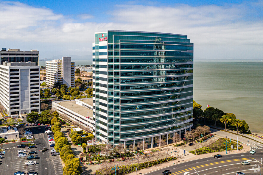 2100 Powell St, Emeryville, CA for lease - Primary Photo - Image 1 of 20