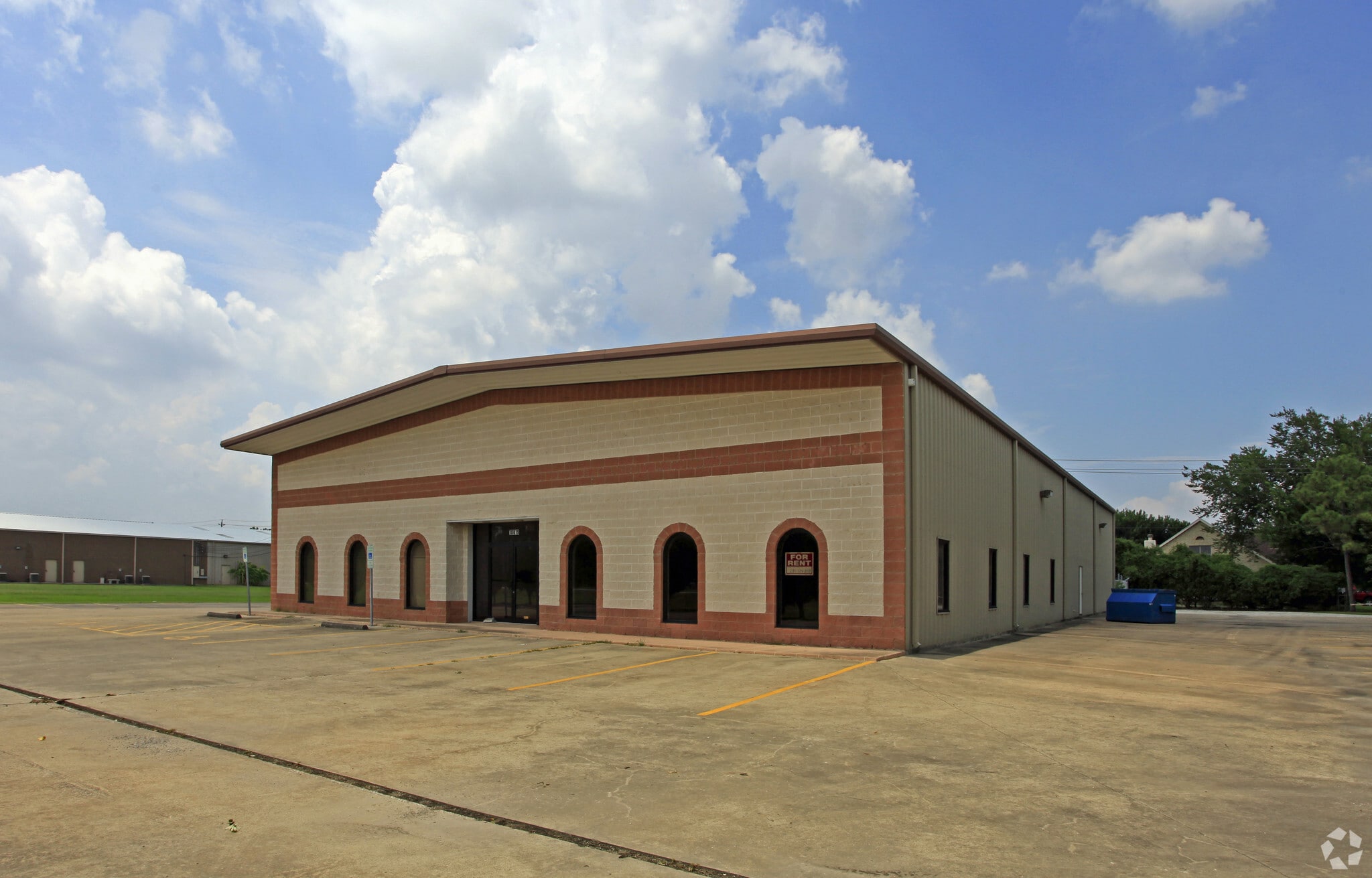 10819 W Fairmont Pky, La Porte, TX for lease Primary Photo- Image 1 of 8