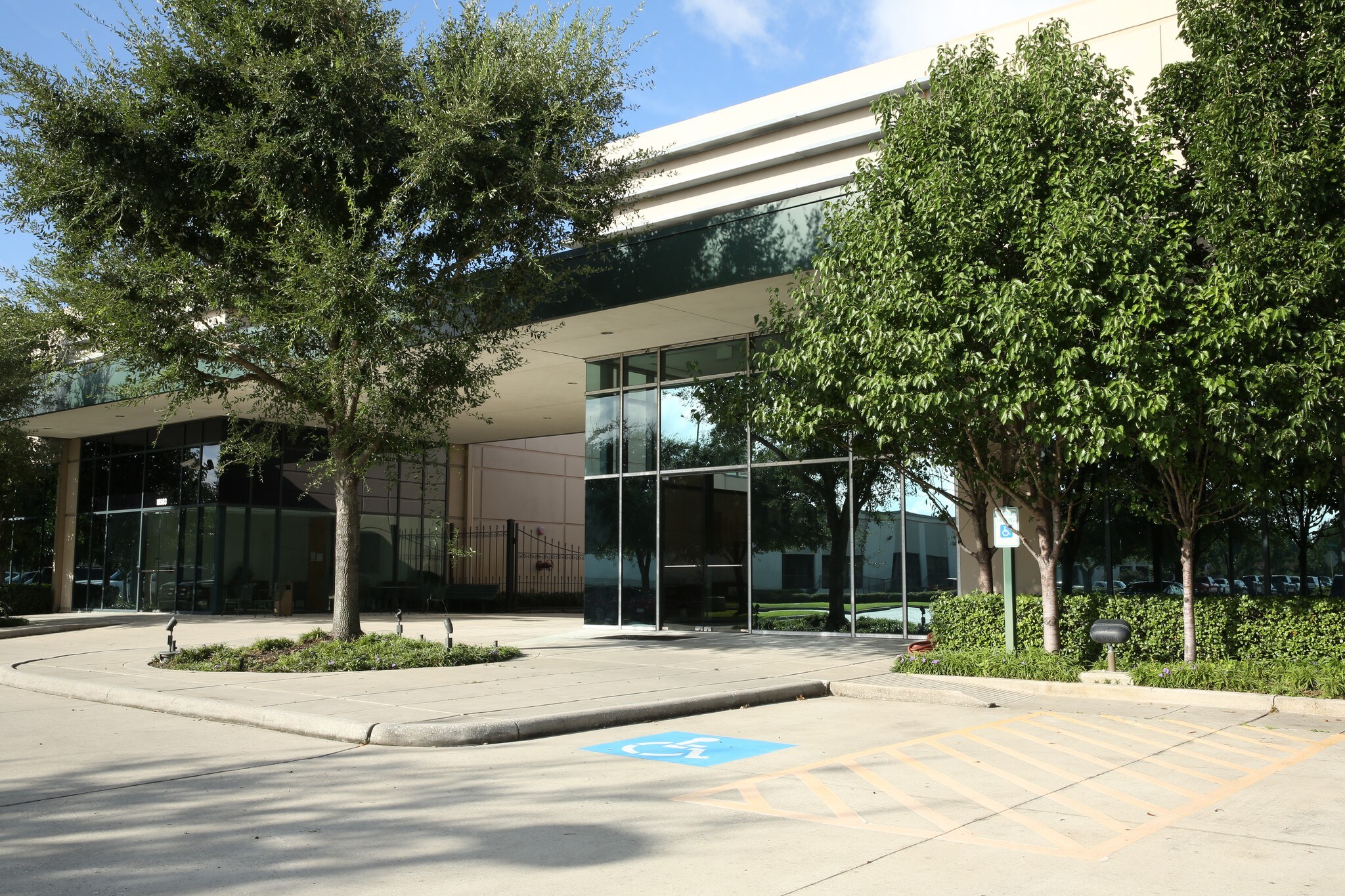 16505 Air Center Blvd, Houston, TX for sale Building Photo- Image 1 of 1