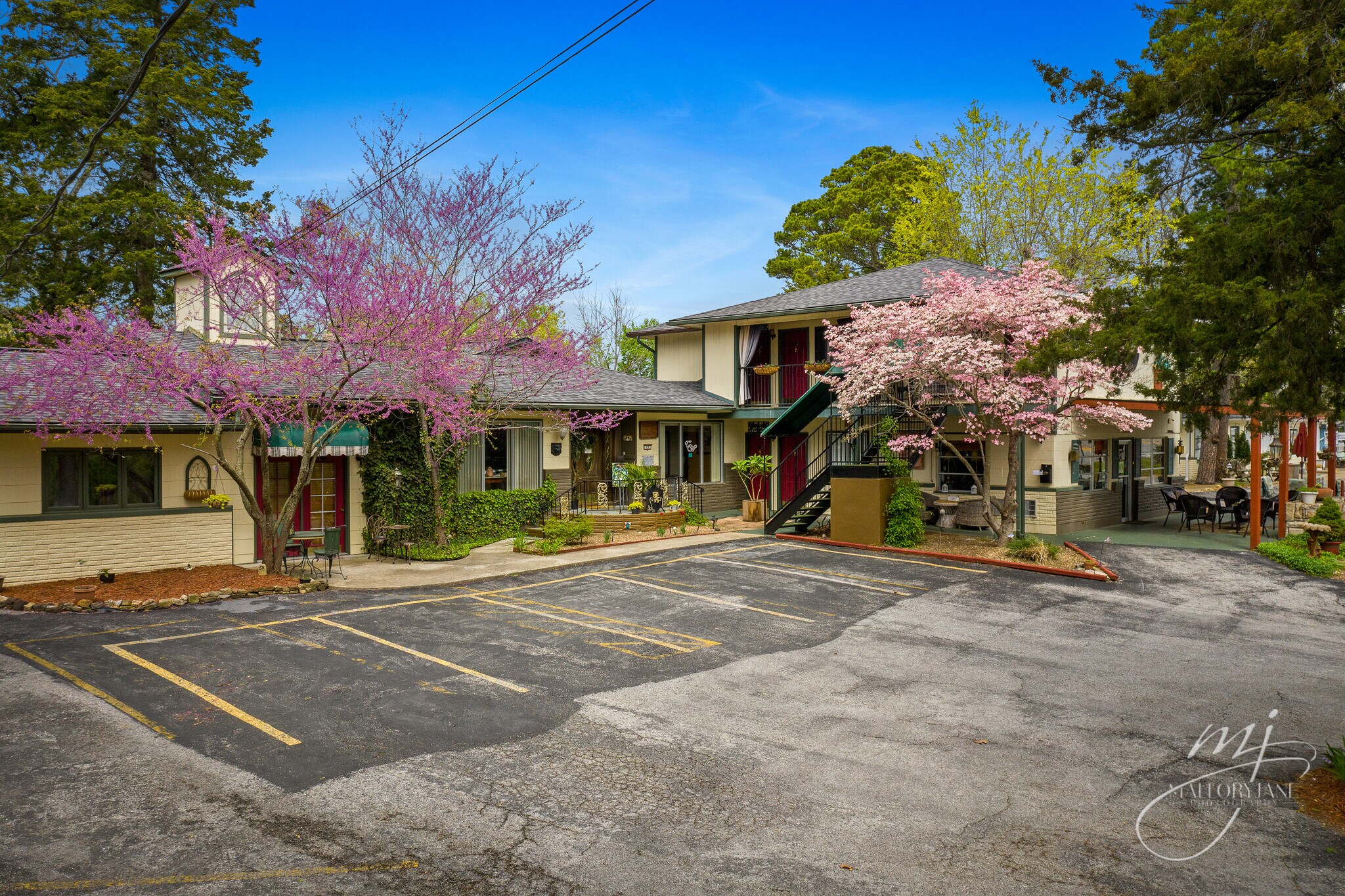 141 W Van Buren, Eureka Springs, AR for sale Building Photo- Image 1 of 1