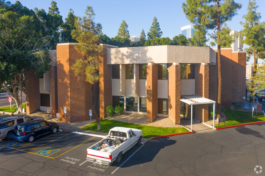 300 E Osborn Rd, Phoenix, AZ for lease - Primary Photo - Image 1 of 4