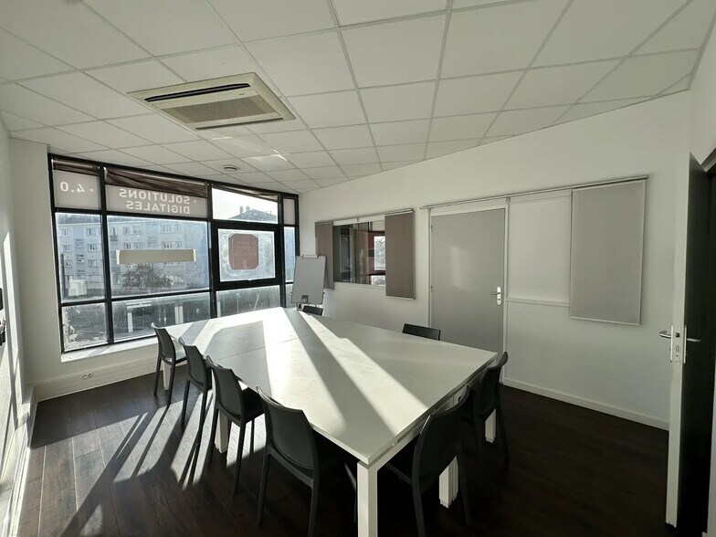 Office in Angers for sale - Building Photo - Image 2 of 4
