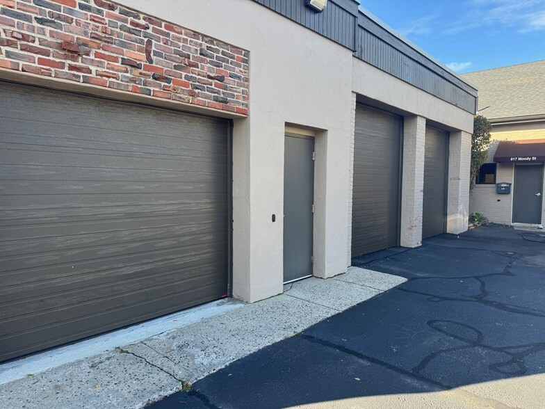 817 Moody St, Waltham, MA for lease - Building Photo - Image 1 of 19