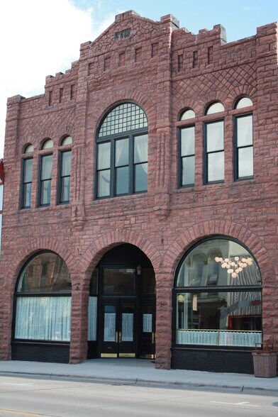 425 E 4th St, Dell Rapids, SD for sale - Primary Photo - Image 1 of 1