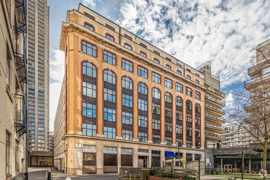 6 Bridgewater Sq, London for sale - Building Photo - Image 1 of 15