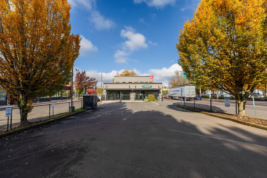 3902 NE Sandy Blvd, Portland, OR for lease - Building Photo - Image 3 of 18