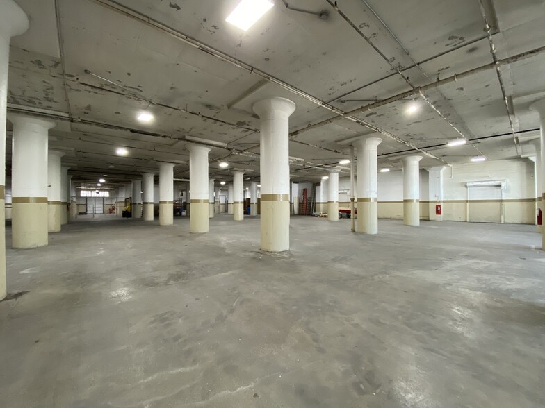 2243 S Throop St, Chicago, IL for lease - Building Photo - Image 1 of 6