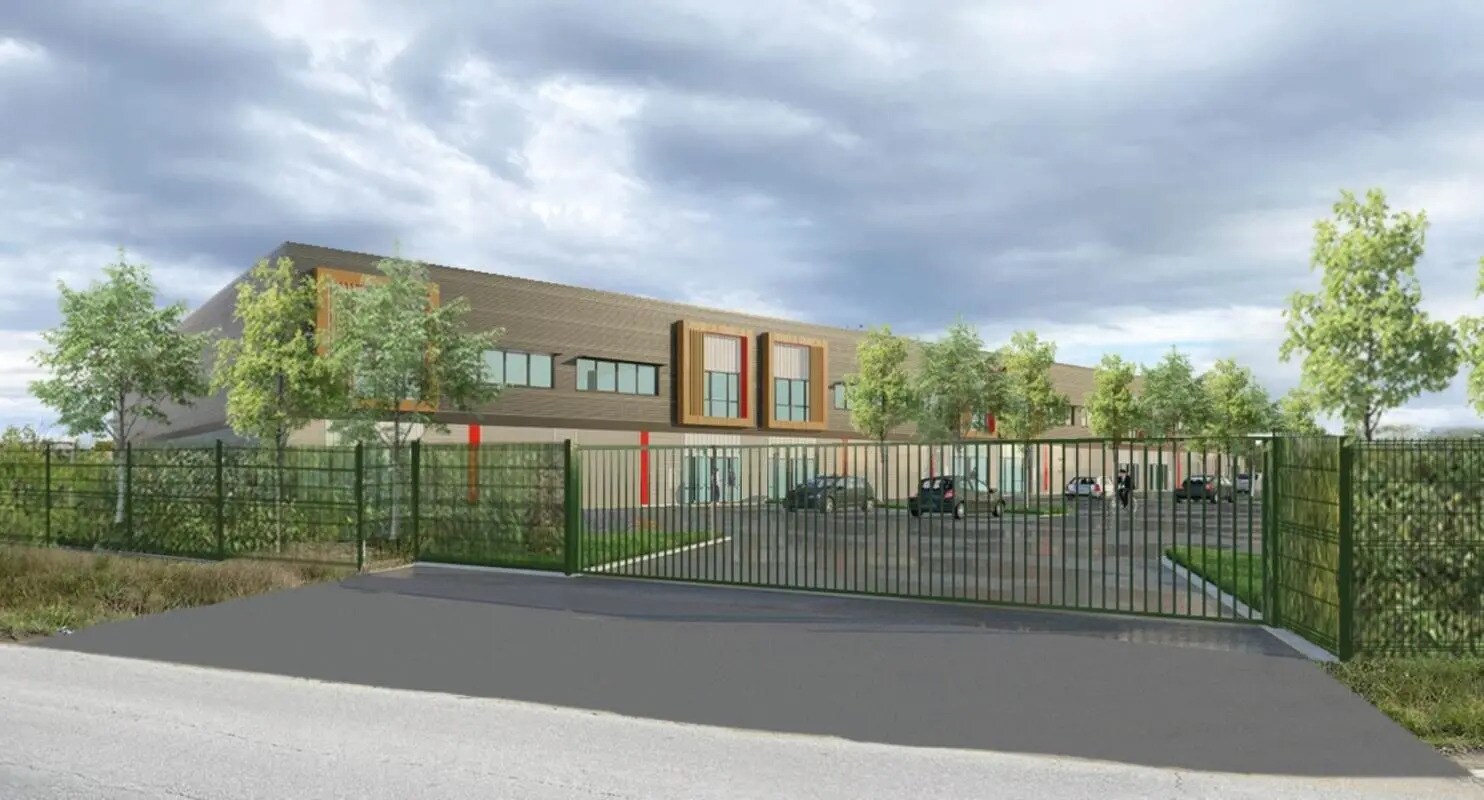 Flex in Manosque for lease Building Photo- Image 1 of 5