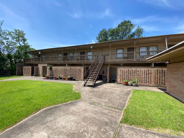 1349 Jefferson Dr, Port Arthur, TX 77642