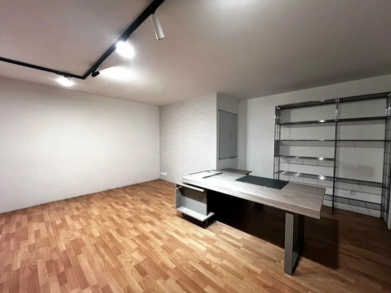 Office in Mougins for lease - Interior Photo - Image 3 of 4