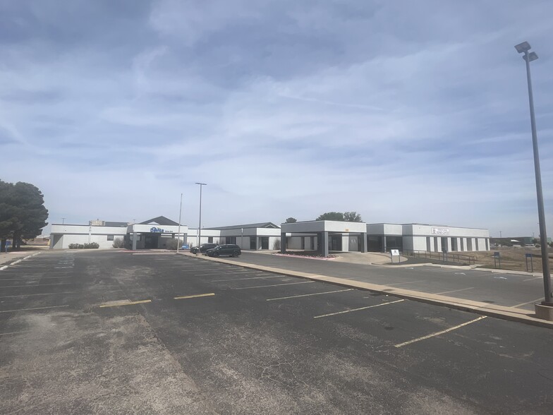 207 Tradewinds Blvd, Midland, TX for lease - Building Photo - Image 2 of 4