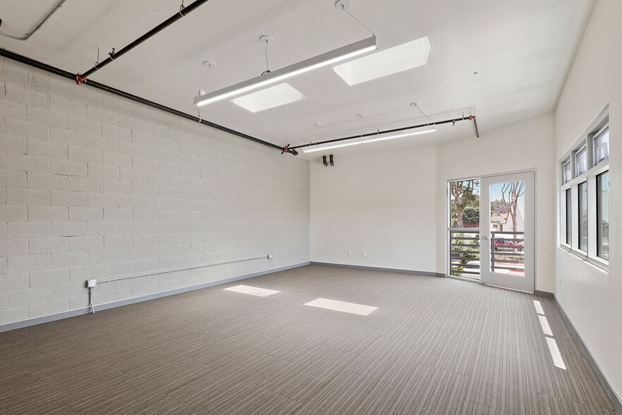 3019 W Beverly Blvd, Montebello, CA for lease - Interior Photo - Image 1 of 13