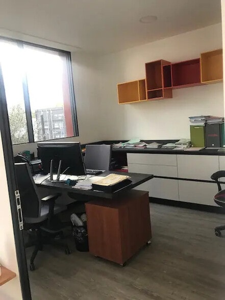 14 Za Du Bas Taulet, Pélissanne for lease - Interior Photo - Image 3 of 19