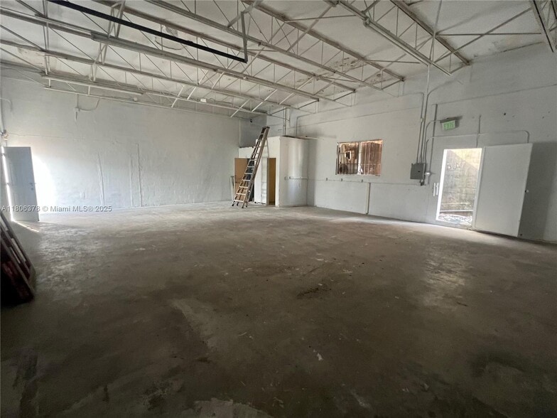 1325 E 10th Ave, Hialeah, FL for lease - Building Photo - Image 1 of 11