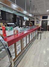 Retail in Cuenca, Cuenca for lease Interior Photo- Image 2 of 7