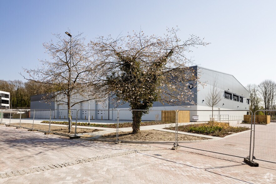 Wade Rd, Basingstoke for lease - Primary Photo - Image 1 of 2