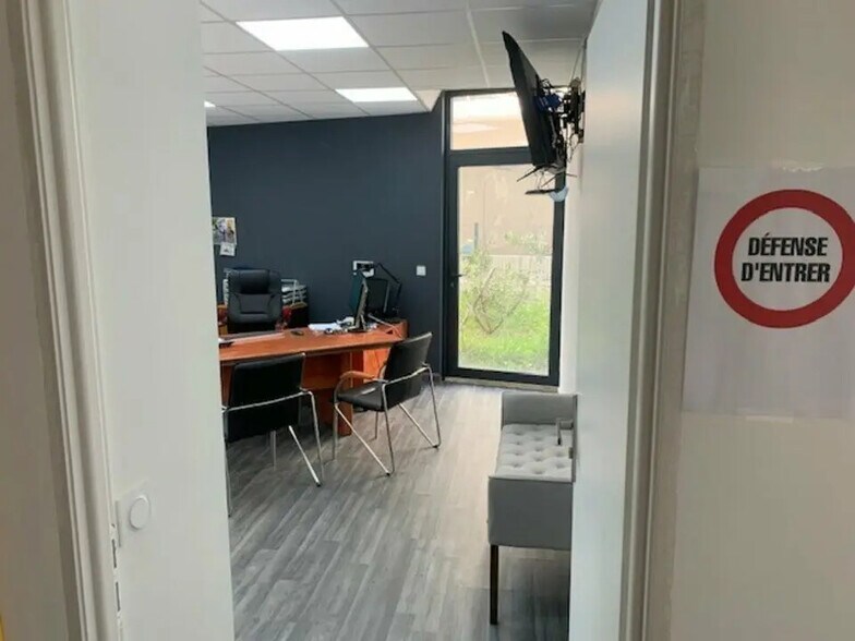 Retail in Salleboeuf for sale - Interior Photo - Image 3 of 8