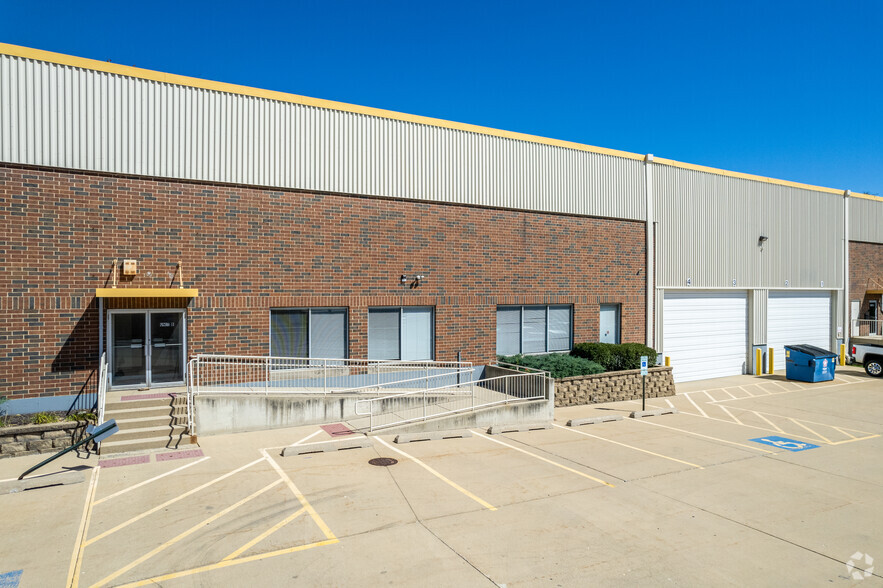 450 S Lombard Rd, Addison, IL for lease - Building Photo - Image 2 of 9