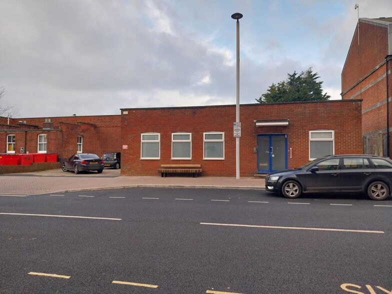 6 Railway Approach, Worthing for lease - Primary Photo - Image 1 of 12