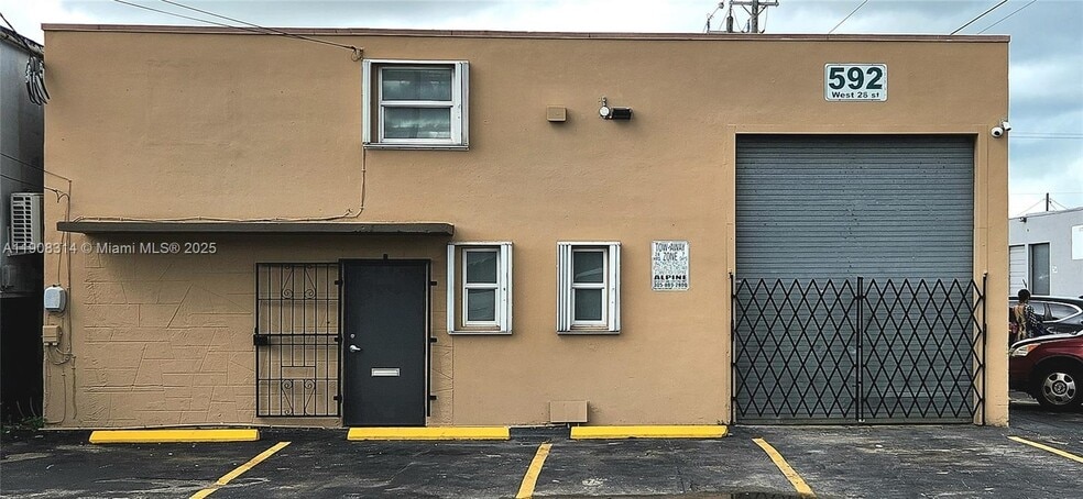 592-598 W 28th St, Hialeah, FL for lease - Building Photo - Image 2 of 4