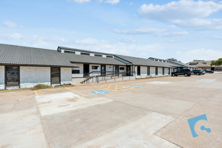 601 Omega Dr, Arlington, TX for lease - Building Photo - Image 2 of 16