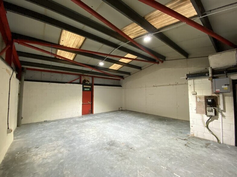 Hirwaun Industrial Estate, Hirwaun for lease - Interior Photo - Image 3 of 4