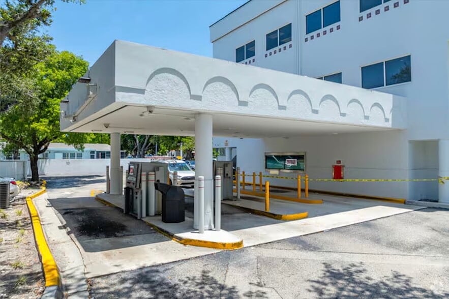 3801 Hollywood Blvd, Hollywood, FL for lease - Building Photo - Image 3 of 24