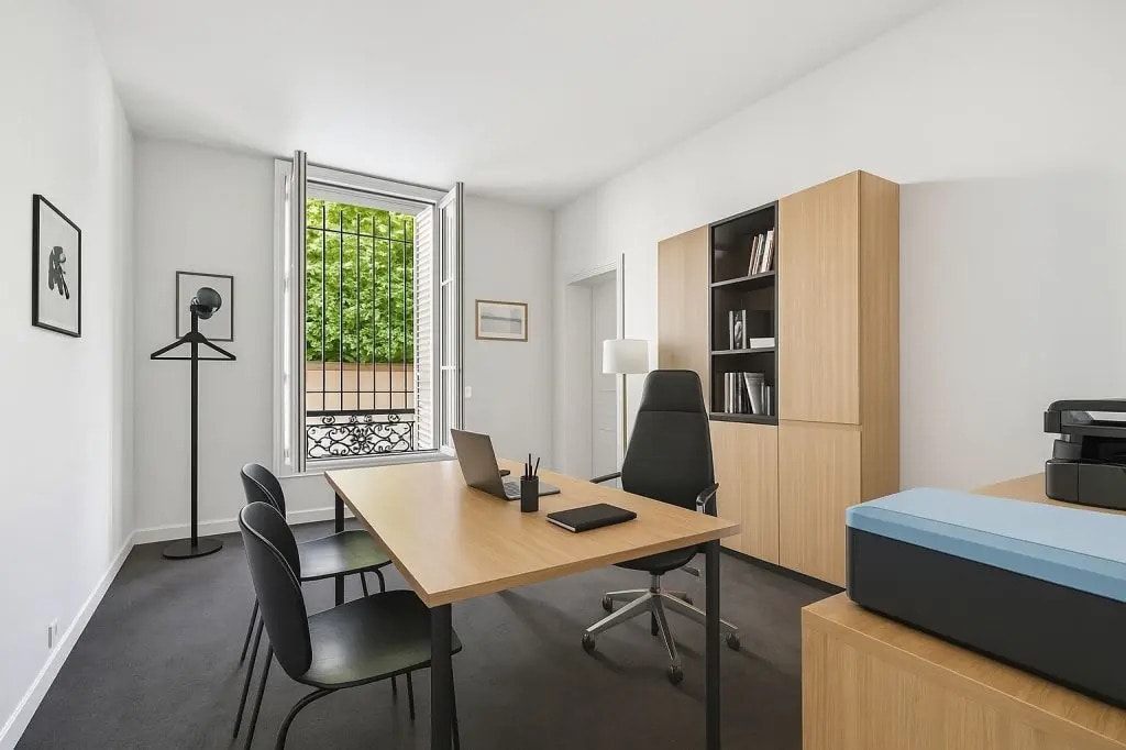 11 Rue Chateaubriand, Paris for sale Interior Photo- Image 1 of 5