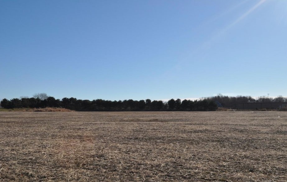 N Wisconsin St, Elkhorn, WI for sale - Building Photo - Image 2 of 5